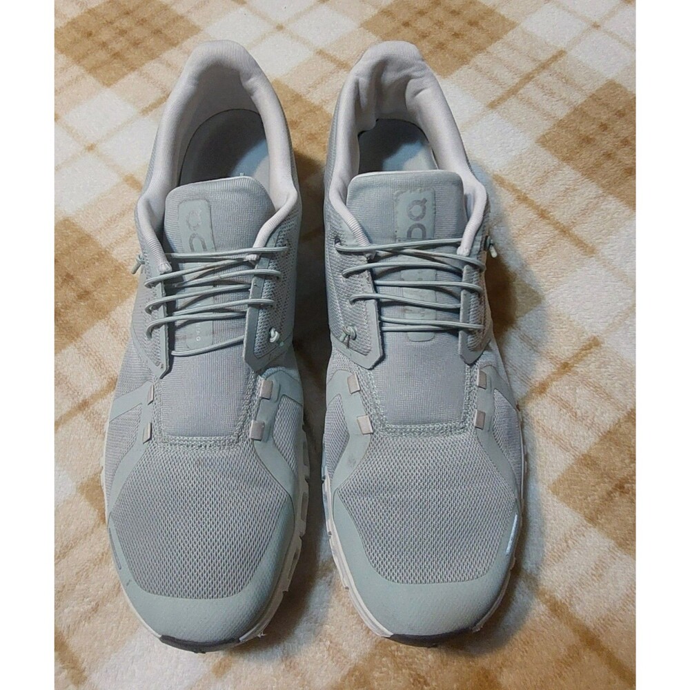 On Cloud running & lifestyle shoes, specifically matching the signature Men M14